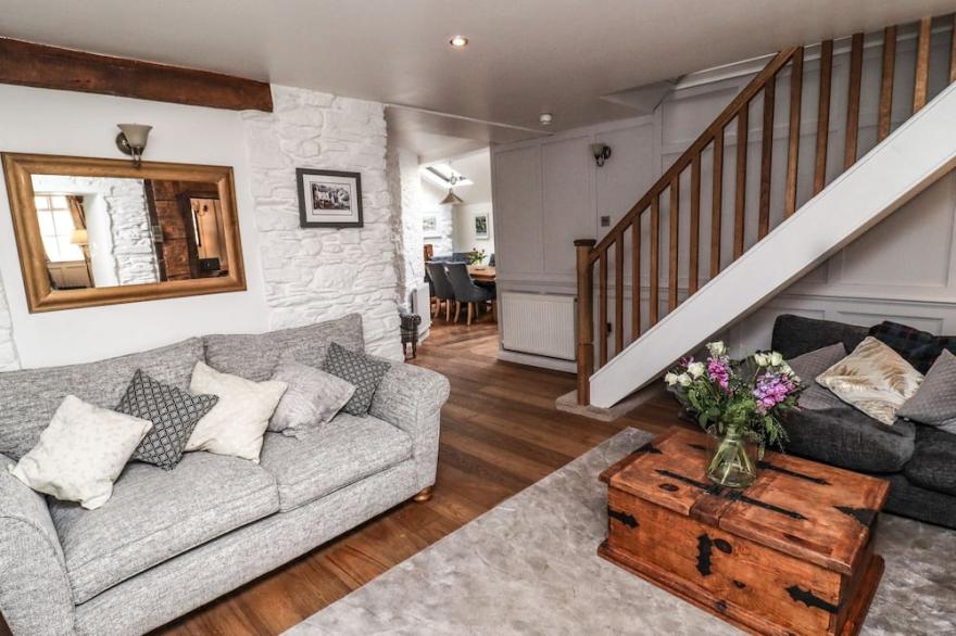 GARRETTS, Pet Friendly, With Open Fire In Kingsand And Cawsand
