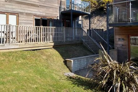 Coastal eco-home for up to 6, short walk from Porthtowan village and beach