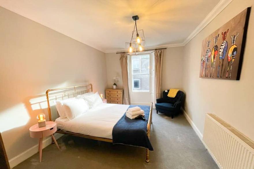 Rose Street's Hidden Treasure- 2Bed Newly Refurbished Apt