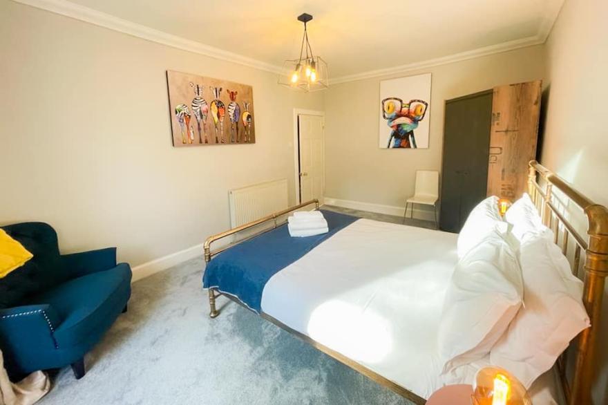 Rose Street's Hidden Treasure- 2Bed Newly Refurbished Apt