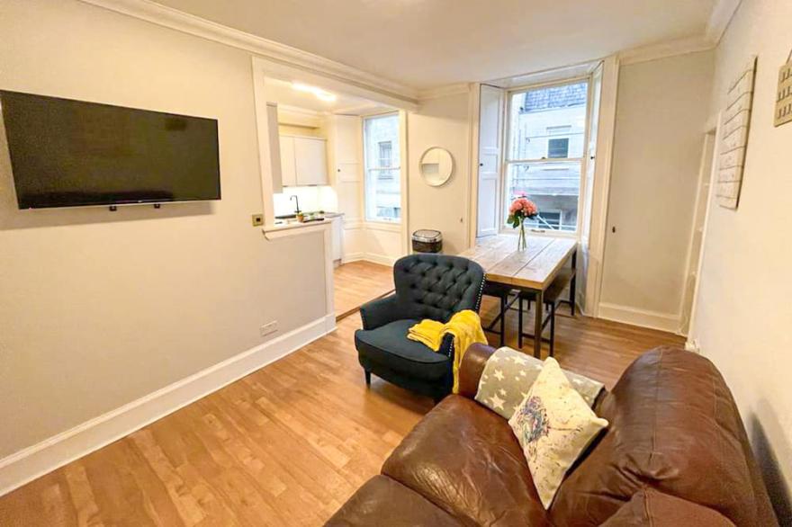 Rose Street's Hidden Treasure- 2Bed Newly Refurbished Apt