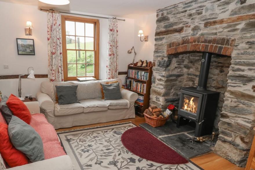 PENIARTH GANOL, pet friendly, character holiday cottage in Tywyn