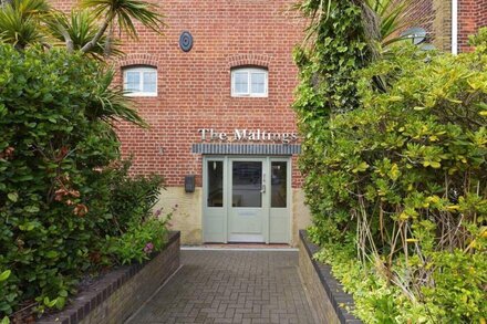 Roper Road - 2 bedroom apartment in The Maltings near West Station