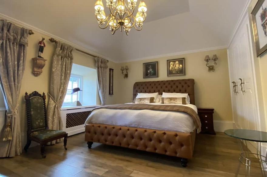 Clan Young Suite
