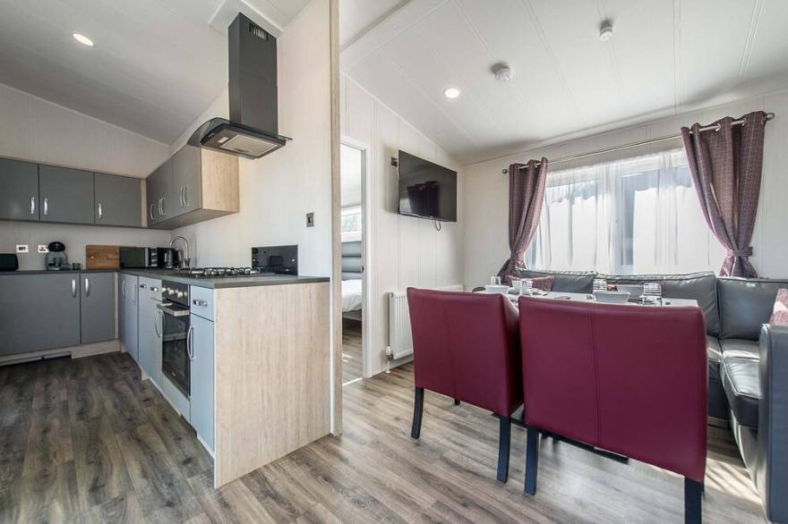 Black Edition Lodge - Unit 33 -  a lodge that sleeps 8 guests  in 3 bedrooms