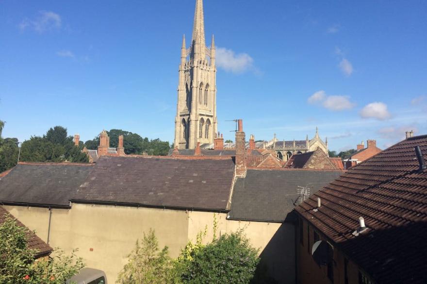 Luxury Flat, With Wonderful Views Over St James Church, Free Parking Included