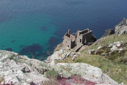 2 bed cottage in coastal location between St Ives and Lands End