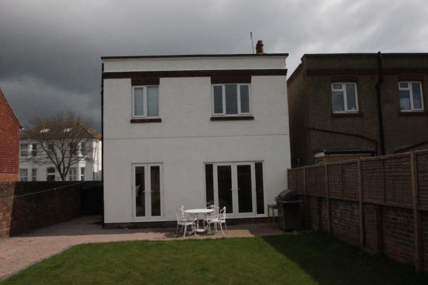 Worthing Beachside Detached Spacious Holiday Home