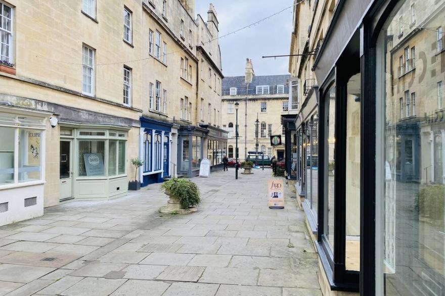 Large Apartment In Fantastic Location In The Heart Of Historic Bath