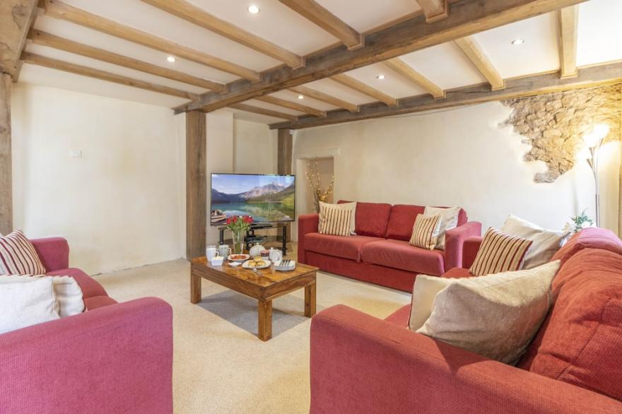Threshing Barn, dogs welcome, allocated parking, heart of Torquay, Award Winning