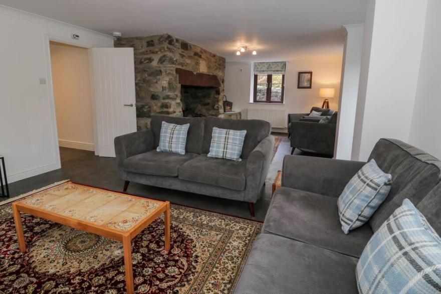 CAPEL SOAR, character holiday cottage, with open fire in Dolgellau