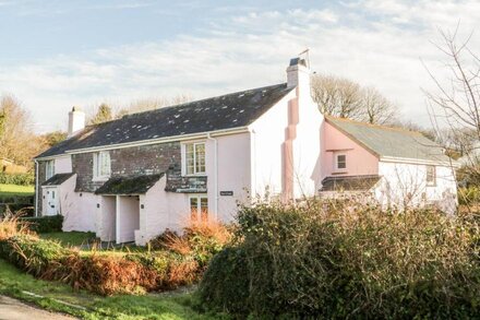 2 ROSE COTTAGES, pet friendly, character holiday cottage in Polperro