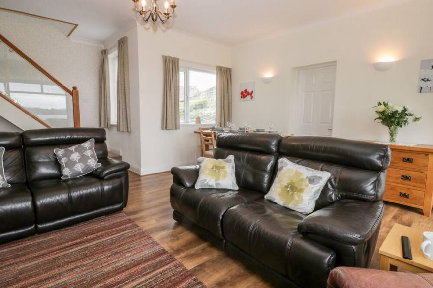 8 MERE VIEW AVENUE, pet friendly, with open fire in Hornsea