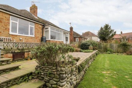 8 MERE VIEW AVENUE, pet friendly, with open fire in Hornsea