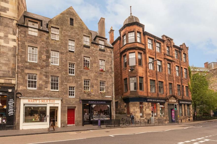 1 Bedroom Property With A Fantastic View Of Edinburgh Castle In The Heart Of The Old Town