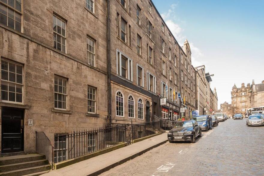 Economical  2 Bedroom Property Just Off The Famous Historic Royal Mile.