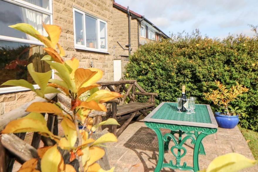 AVOCA, Family Friendly, Character Holiday Cottage In Darley Dale