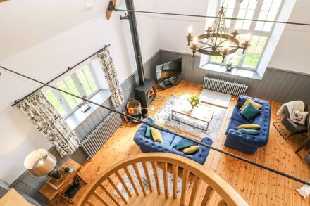 GREYSTEAD INSTITUTE, pet friendly, with open fire in Bellingham