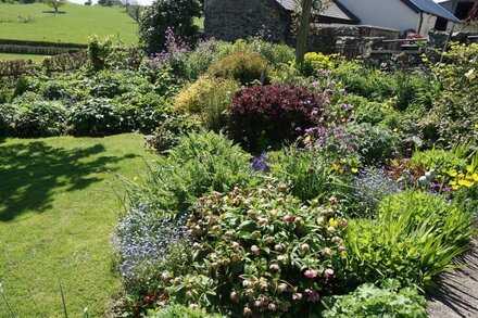 Barley Cottage - 5* Cyfie Farm, with log burner and private covered hot tub