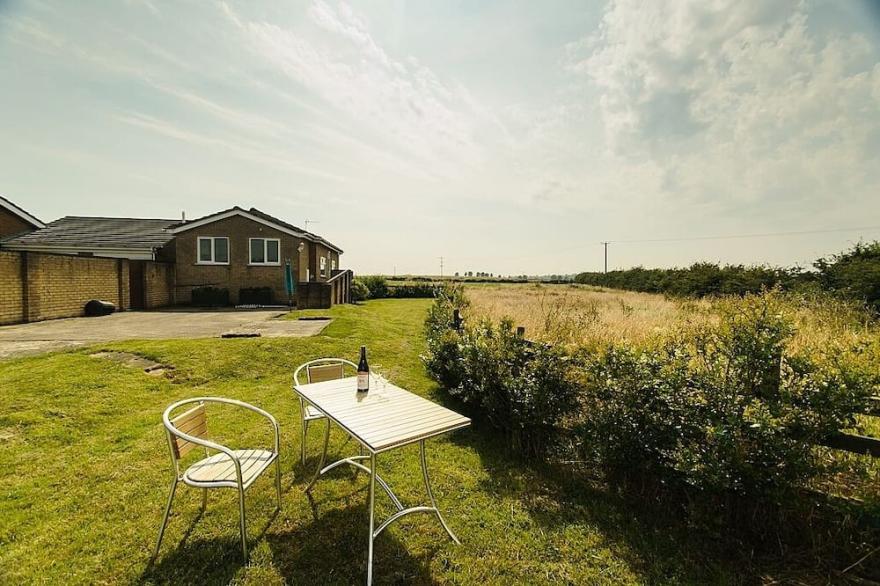 Bungalow In The Countryside, Only 10 Minutes Drive From The Beach .Free Wifi