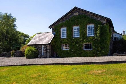 BANK BARN AT RUSLAND, pet friendly, with open fire in Grizedale