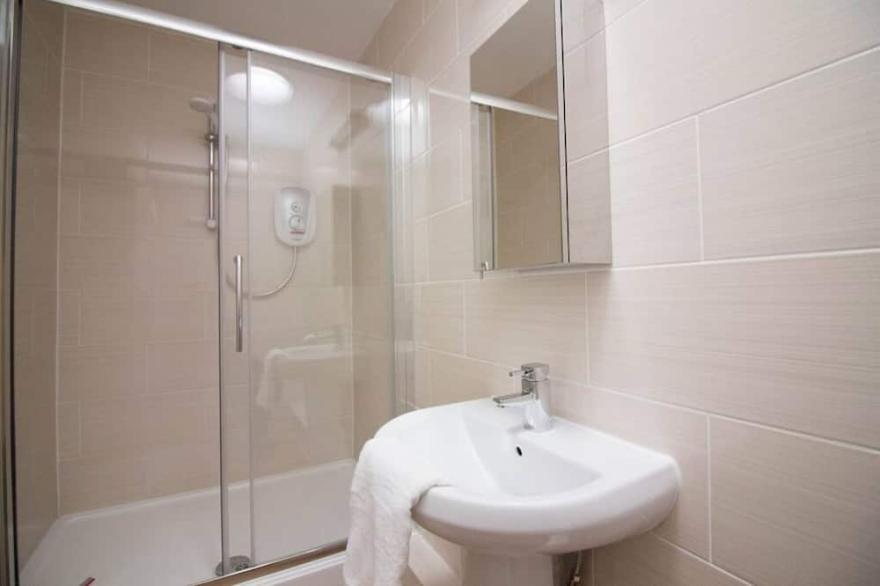 StayZo Castle Point Apartments_Premier Lodge