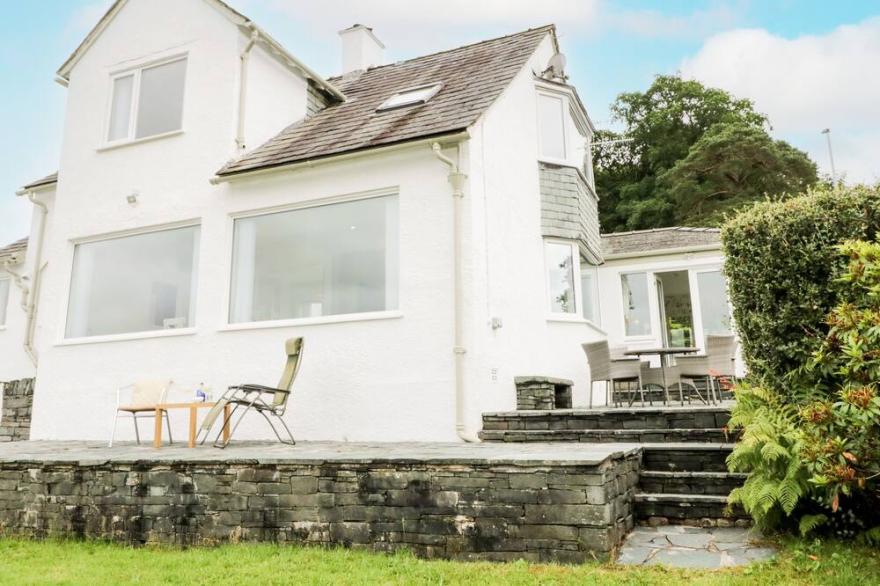 THE VIEW, pet friendly, character holiday cottage in Keswick