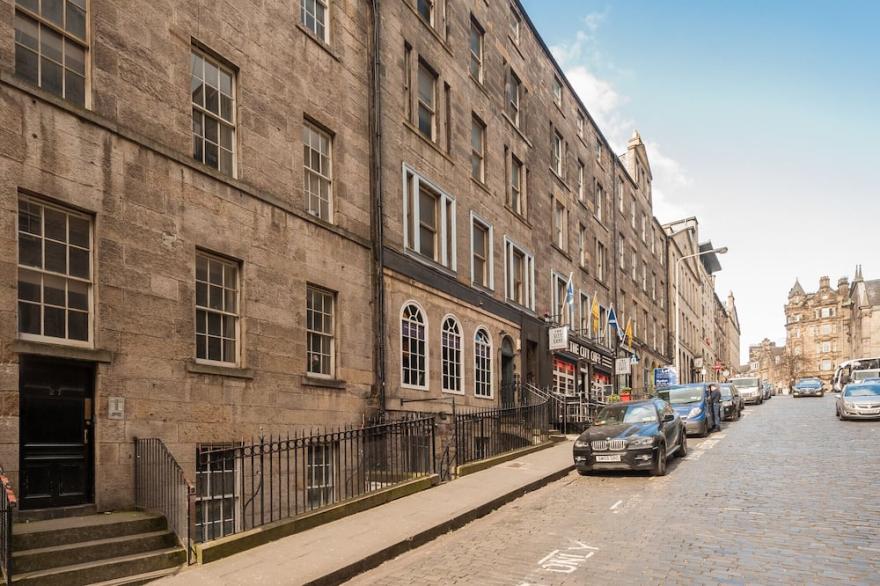 Economical 2 Bedroom Property Just Off The Famous Royal Mile