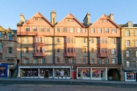 Superb 1 bedroom + sofabed on the famous Royal Mile, 150 metres to Edinburgh Castle