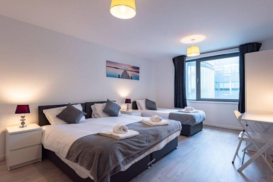 ✪Sleeps 7 , Central Maidenhead, Free Parking, WiFi, Netflix, Perfect For Groups✪