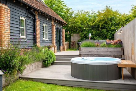 Luxury Cottage in West Sussex with hot tub and log burner.