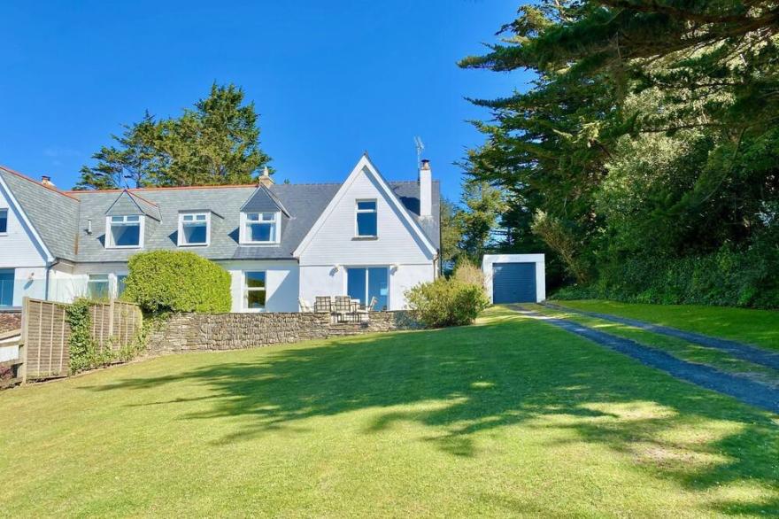 Upalong - House In Rock With Estuary Views Across To Padstow , 5 Minutes From Beach, With Parking