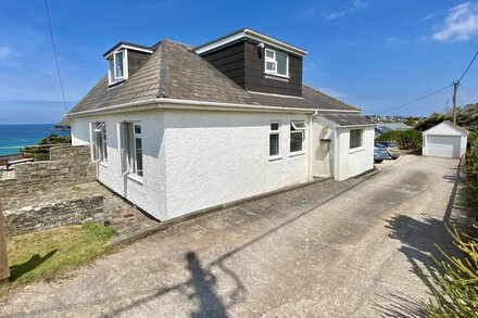 Ogilvie - House in Polzeath with sea views. 3 minute walk to coastal path