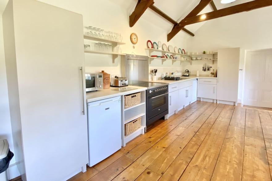 Lower Trenain Barn - Small Barn Conversion 10 Minute Walk To Daymer Bay Beach