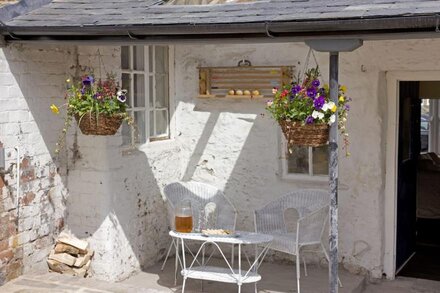 Morton House & The Stable Block, Grade 2 listed farmhouse in the heart of Masham