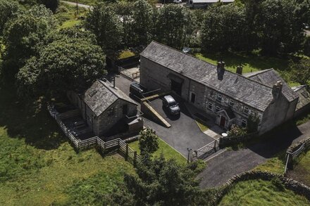 Newly converted barn with hot tub,stylish interior and outdoor space