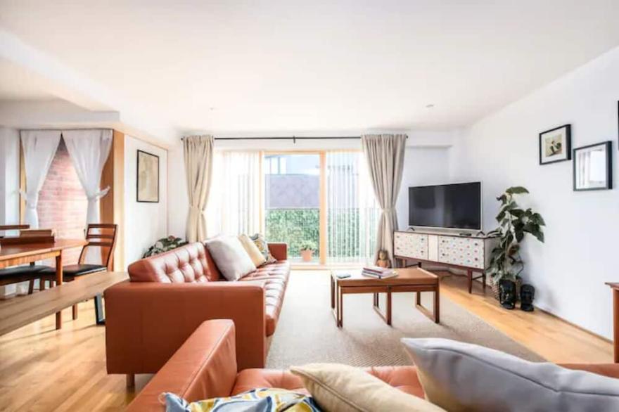 4 BEDROOMS-QUIET-SPACIOUS-QUALITY 4 to 8 beds PARKING x 2