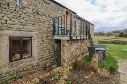 MELSOME BARN, with open fire in Settle