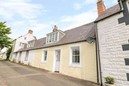 7 BOGAN, pet friendly, character holiday cottage in Coldingham