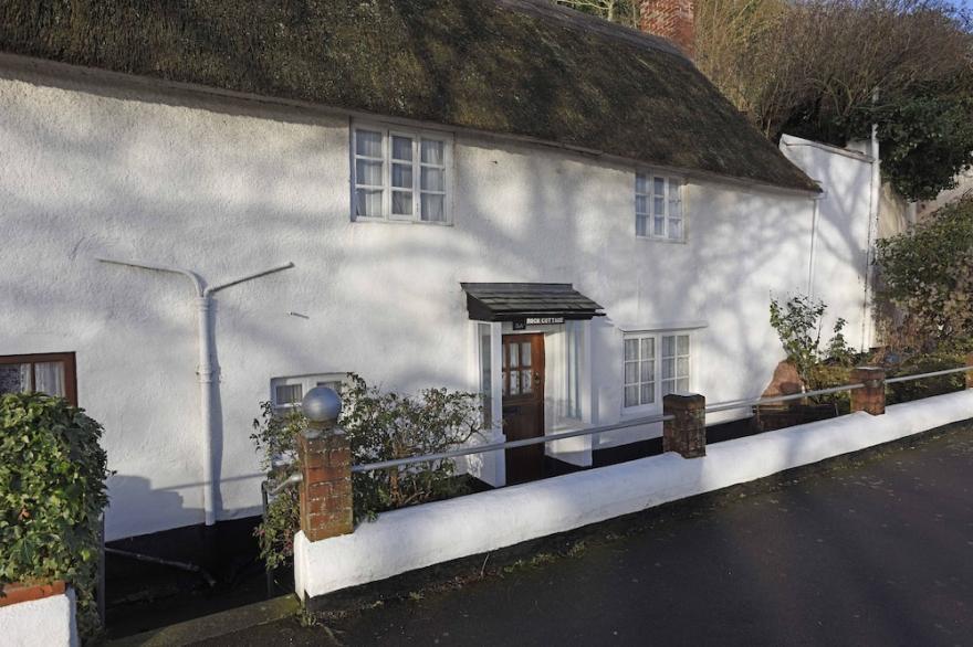 Rock Cottage, Charming And Welcoming Thatched Cottage, With Beach Front Location
