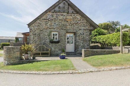 DOVECOTE, pet friendly, character holiday cottage in Gorran Haven