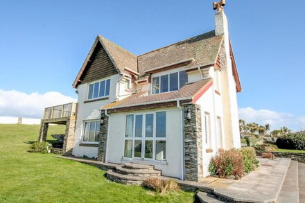 WESTWARD, pet friendly, country holiday cottage in Hope Cove