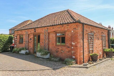 KINGFISHER, pet friendly, character holiday cottage in Louth