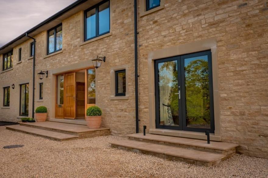 Stunning Cotswold Contemporary House set in the vineyards of Woodchester Valley