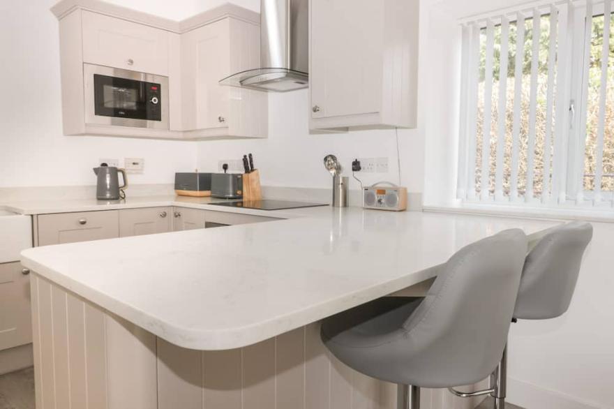LAUREL FARM, pet friendly, country holiday cottage in Rillington