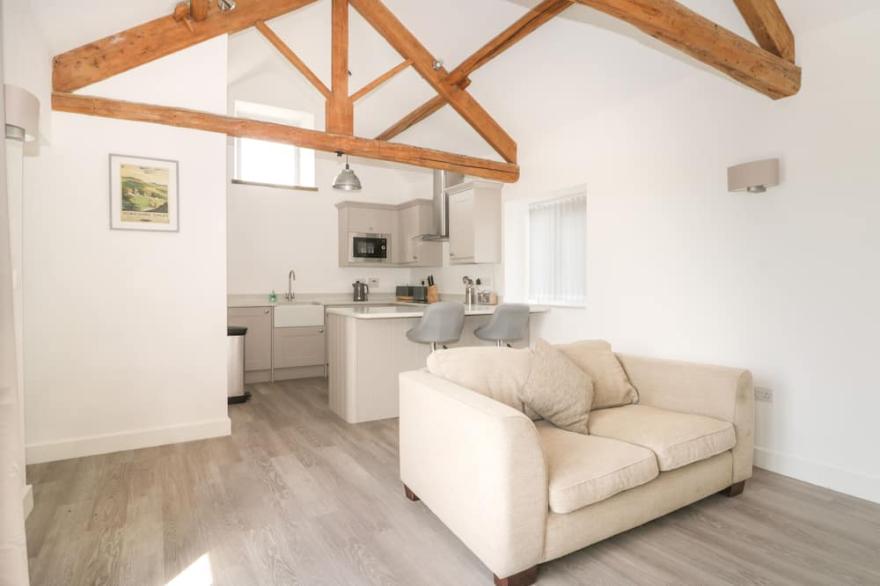 LAUREL FARM, pet friendly, country holiday cottage in Rillington