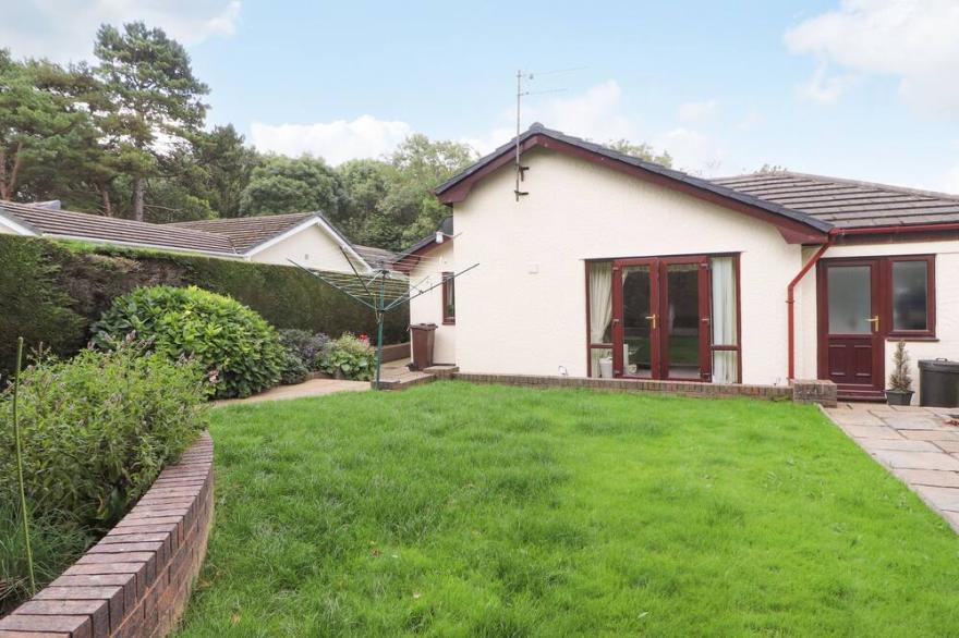 Y PINWYDD ANNEX, Character Holiday Cottage, With A Garden In Holywell