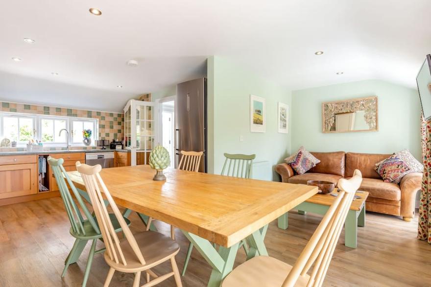 ARMANDO, pet friendly, character holiday cottage in Devoran, Cornwall