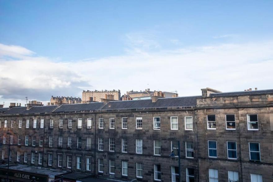 Luxurious 1 Bed (+) Art Deco Flat With Castle View