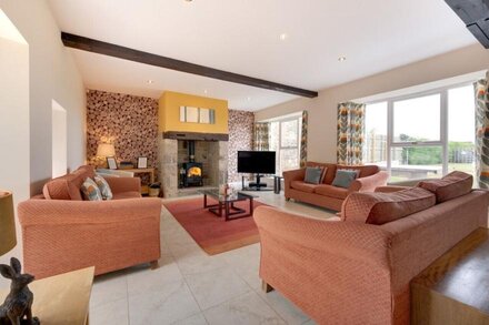 High Mill - Four Bedroom House, Sleeps 10